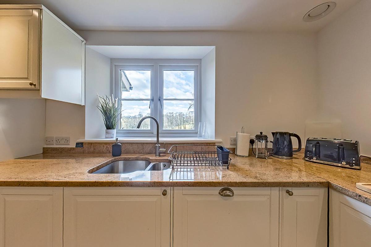 3 Bedroom Barn Conversion With Hot Tub-Garden View - Ty Cerrig Barn Корвэн Экстерьер фото