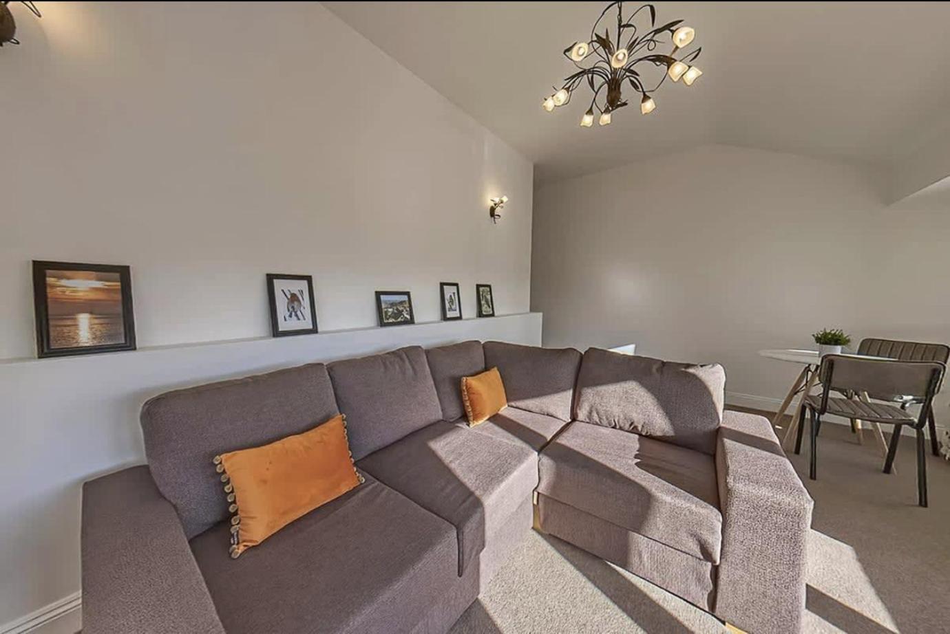 3 Bedroom Barn Conversion With Hot Tub-Garden View - Ty Cerrig Barn Корвэн Экстерьер фото