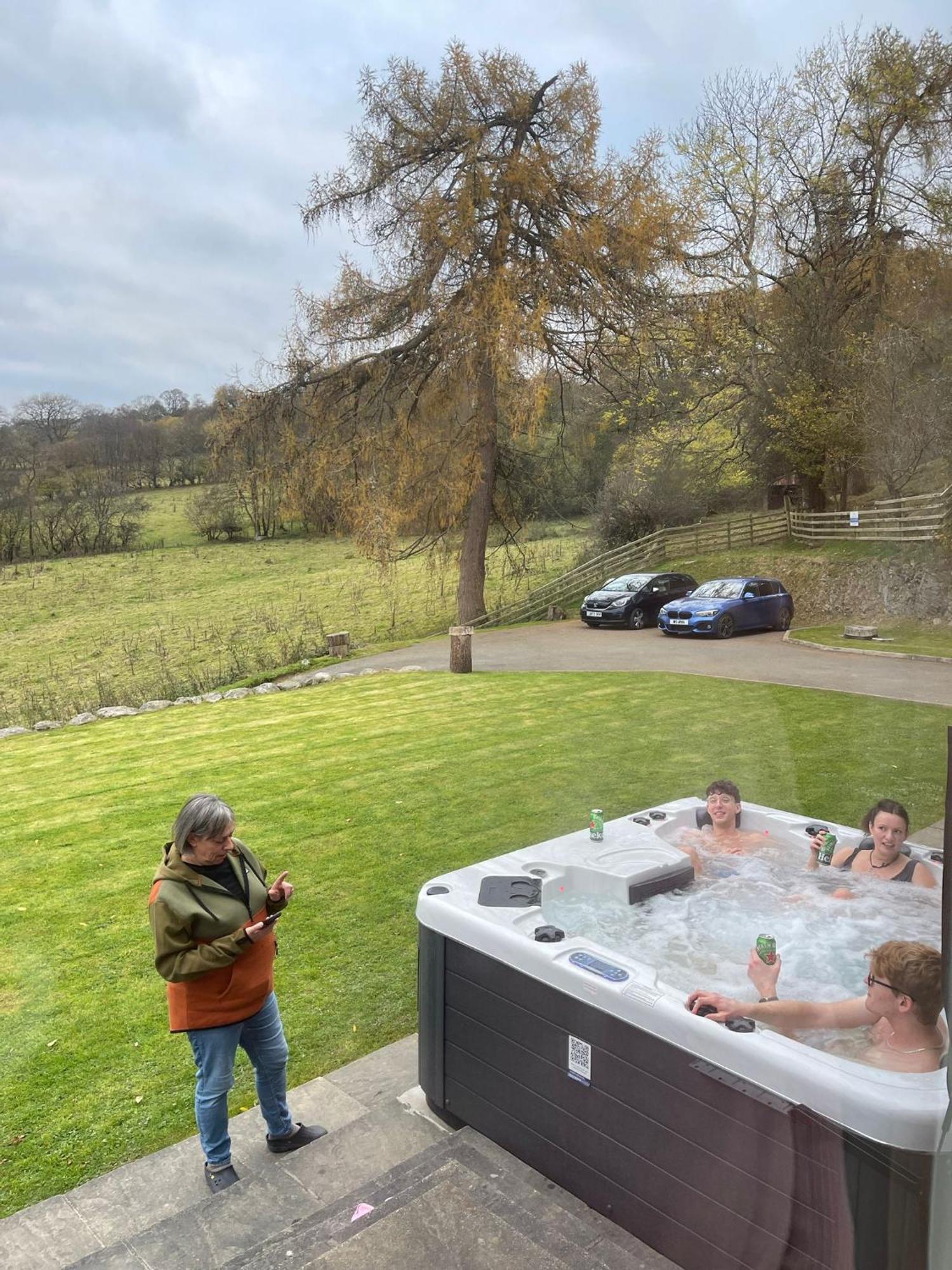 3 Bedroom Barn Conversion With Hot Tub-Garden View - Ty Cerrig Barn Корвэн Экстерьер фото